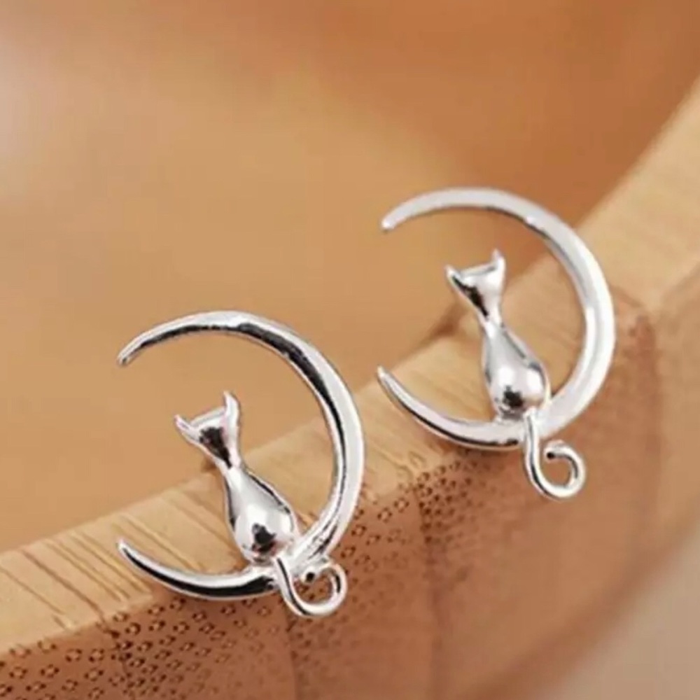 925 Sterling Silver Cat On The Moon Studs